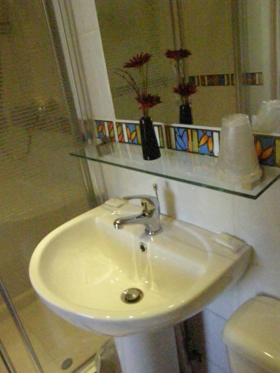 Leonardos Guest House Swansea Quarto foto